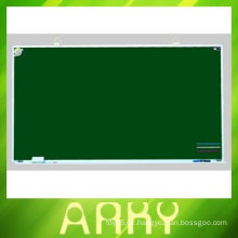 Kinder schreibt Blackboard